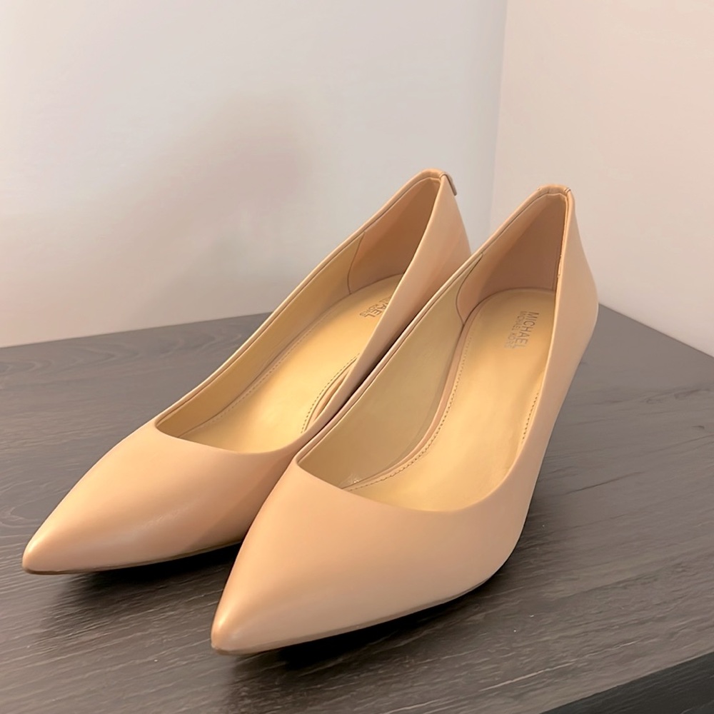 **Brand New** Michael Kors Flex Pump in nude. Size 8.5